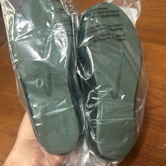 J Crew Kids' embroidered-skull velvet slip-on shoes CB772 - Picture 4 of 4